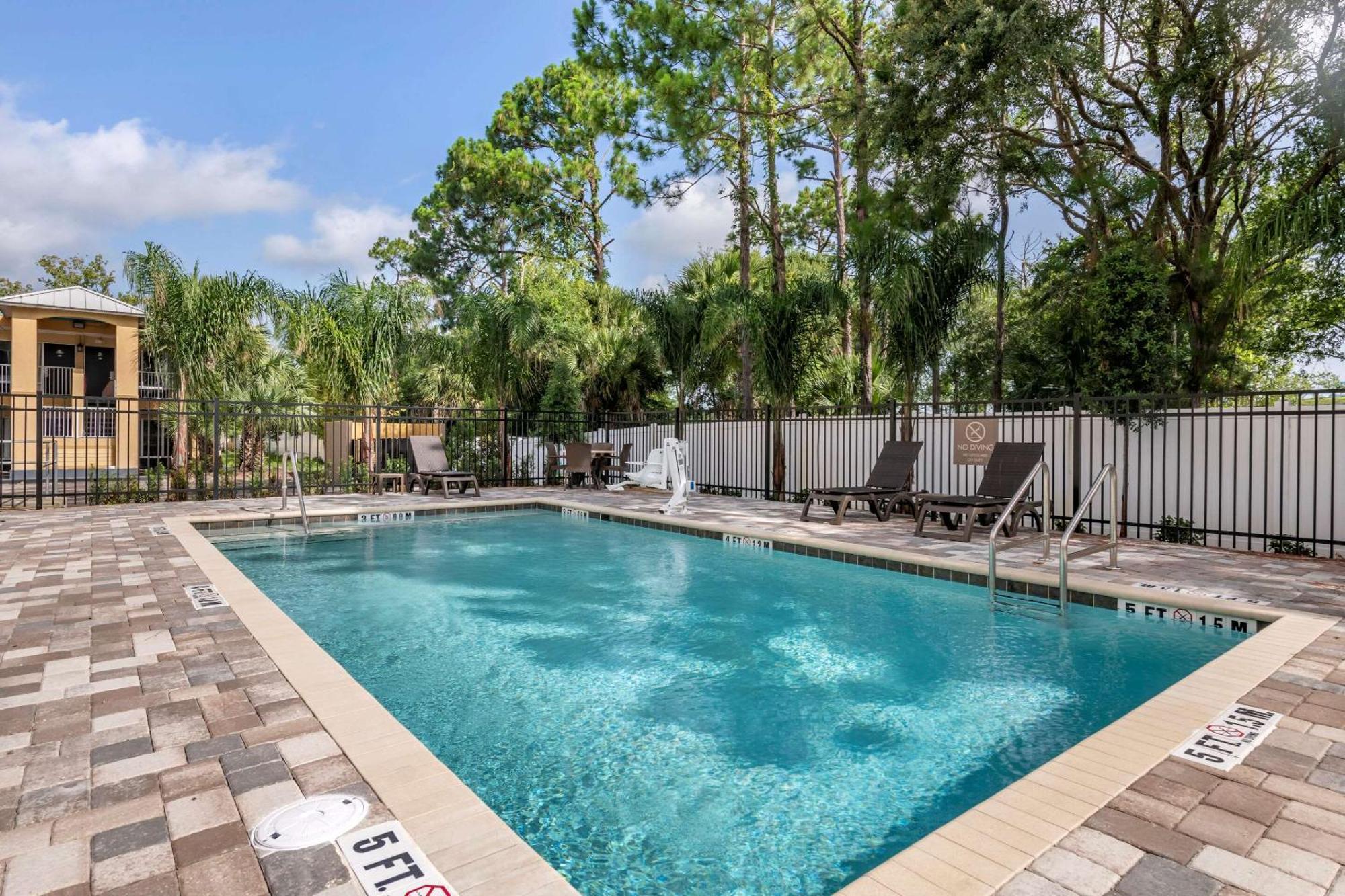 Comfort Suites Daytona Beach-Speedway Eksteriør bilde